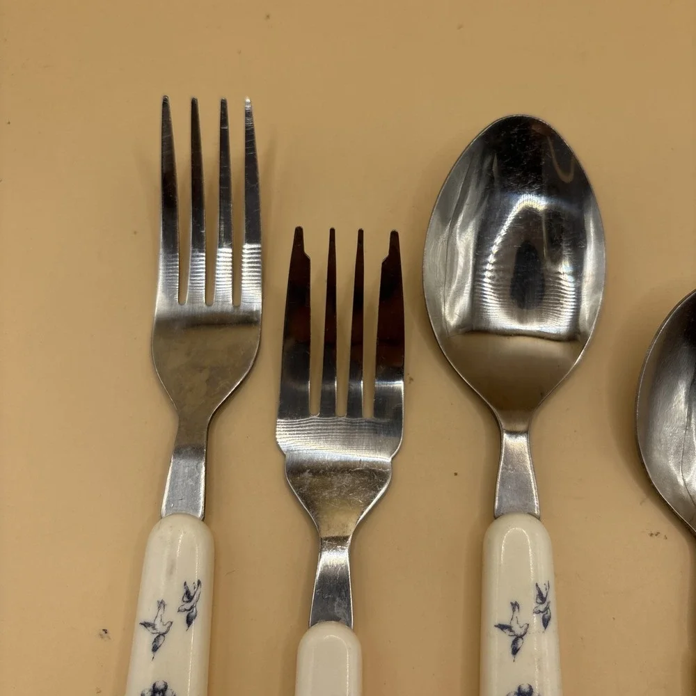 VTG Blue Willow Handled Flatware Stainless Steel 5 Piece Set Knife Forks Spoons